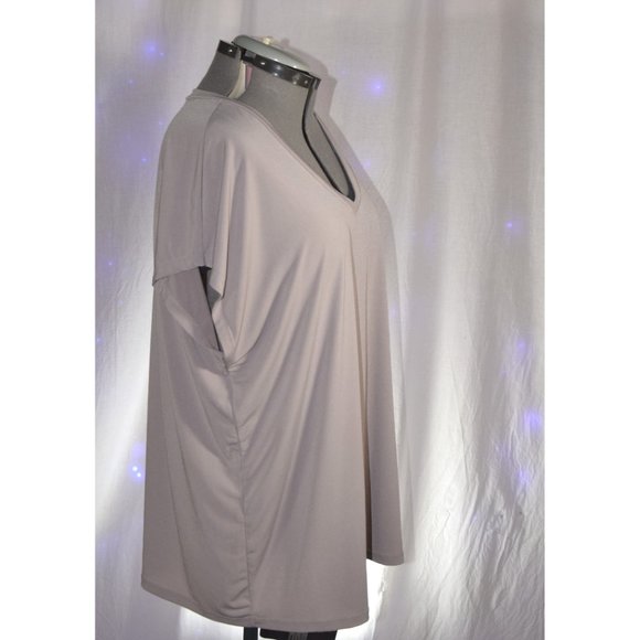 Torrid Gray Blouse size 2 - Picture 2 of 9